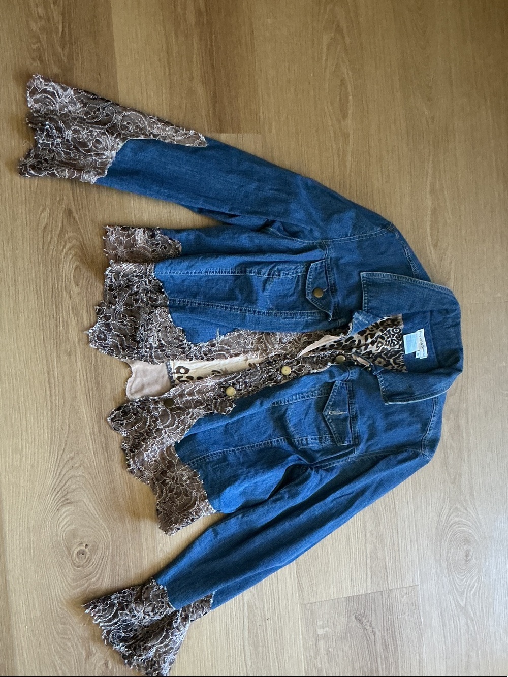 Draper’s & Damon’s Denim Jacket with Lace and Leopard Trim - Picture 2 of 4